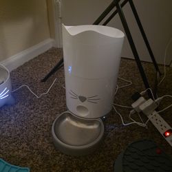 Cati - Individual cat feeder