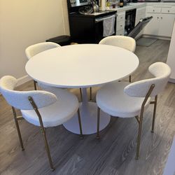 Round Dining Table And Chairs