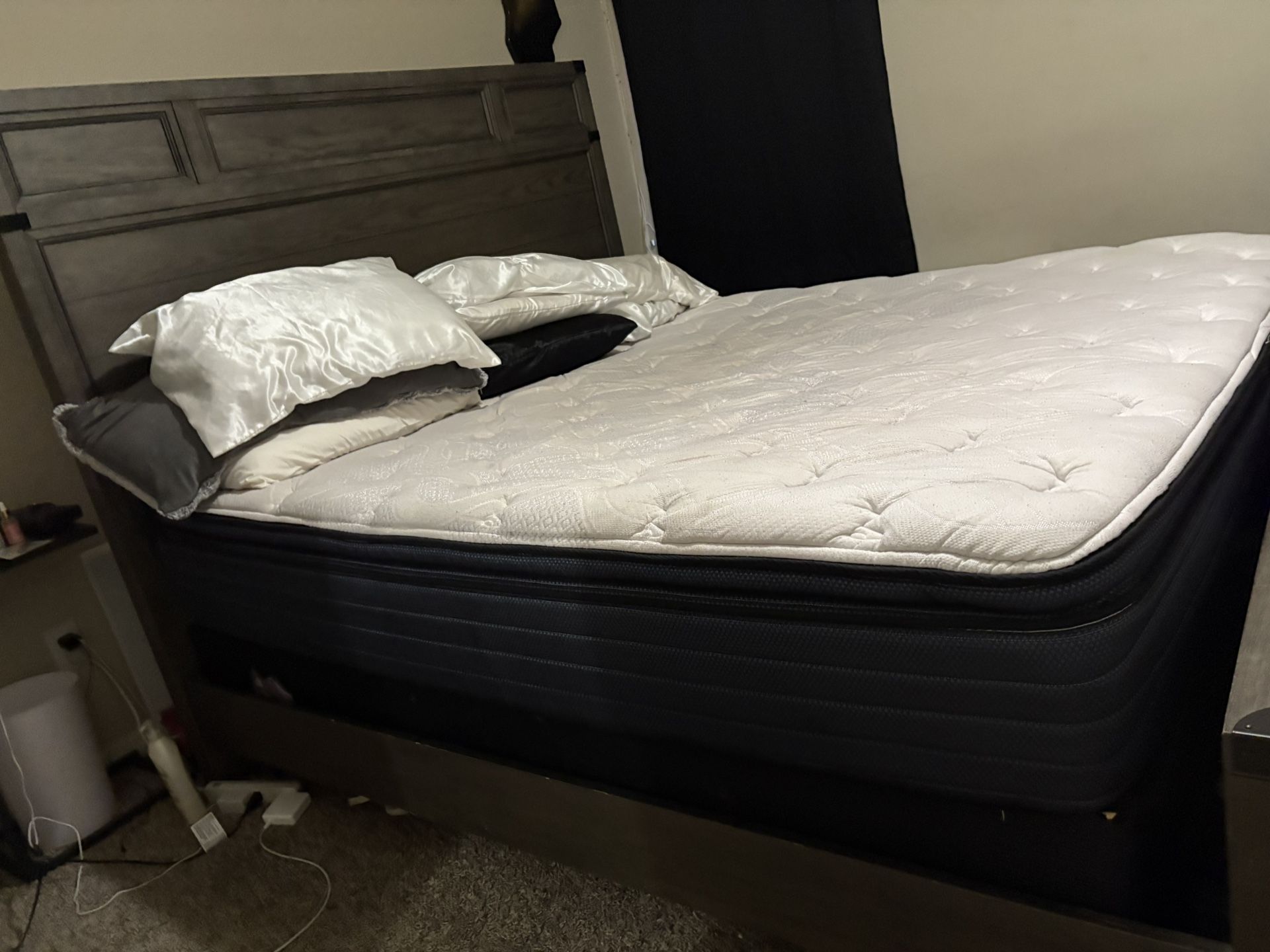 Kin size bed Haverty's