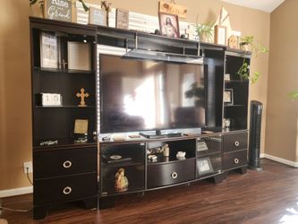 Entertainment center