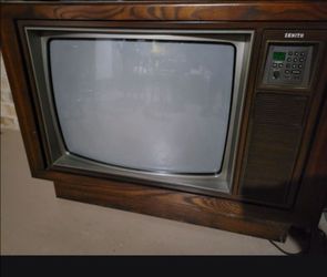 Old Zenith Console TV, unknown whether it works - great condition on appearance