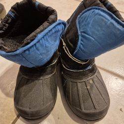 Boys Size 2 Winter Boots 