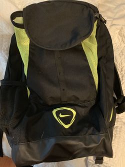 2 Nike bags