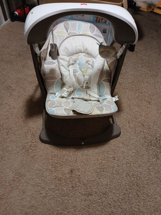 Fisher-Price Deluxe Take-Along Swing & Seat