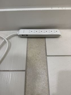 6 Outlet Power Strip White