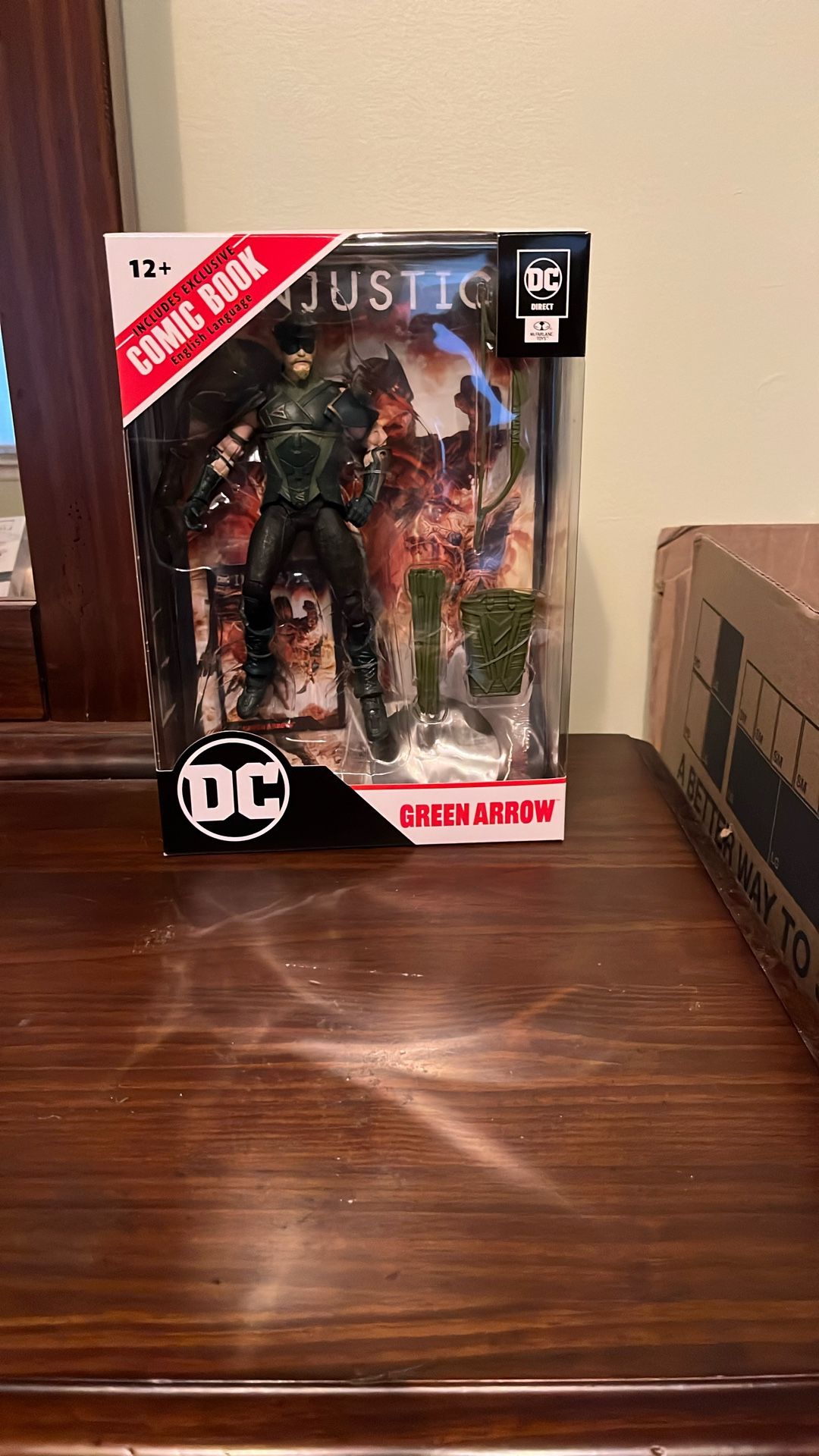 DC GREEN ARROW- With COMIC Book !!!