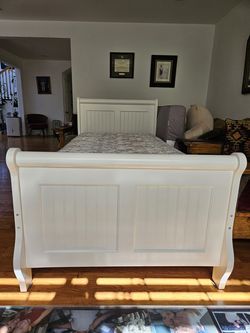 Twin bed w/ trundle-White/Solid Wood