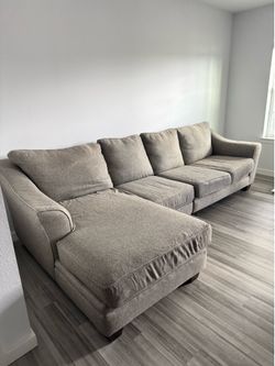 Kevin Charles L Sectional with Left Chaise (broken zipper)