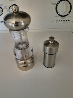 Pepper mill salt grinder
