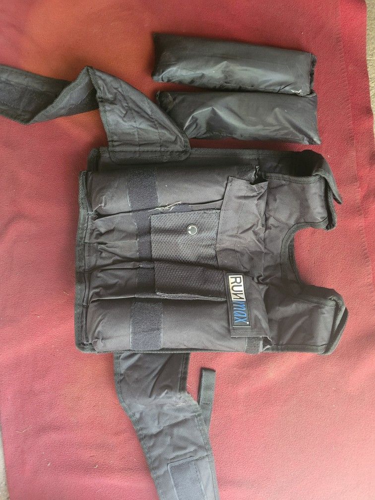 WEIGHT VEST GOOD CONDITION BEEN IN STORAGE NEEDS TO BE WASHED WEIGHT BAG REMOVABLE
11525 S HALSTED DUNKIN DONUTS/7111.S WESTERN WALGREENS
35$