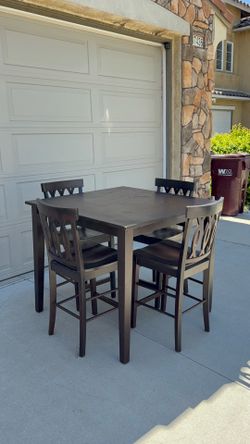 Delivery available! Dining table and 4 chairs matching set