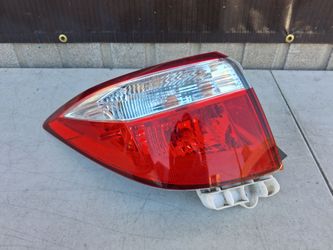 2014 2015 2016 TOYOTA COROLLA TAIL LIGHT LEFT DRIVER SIDE ORIGINAL USED