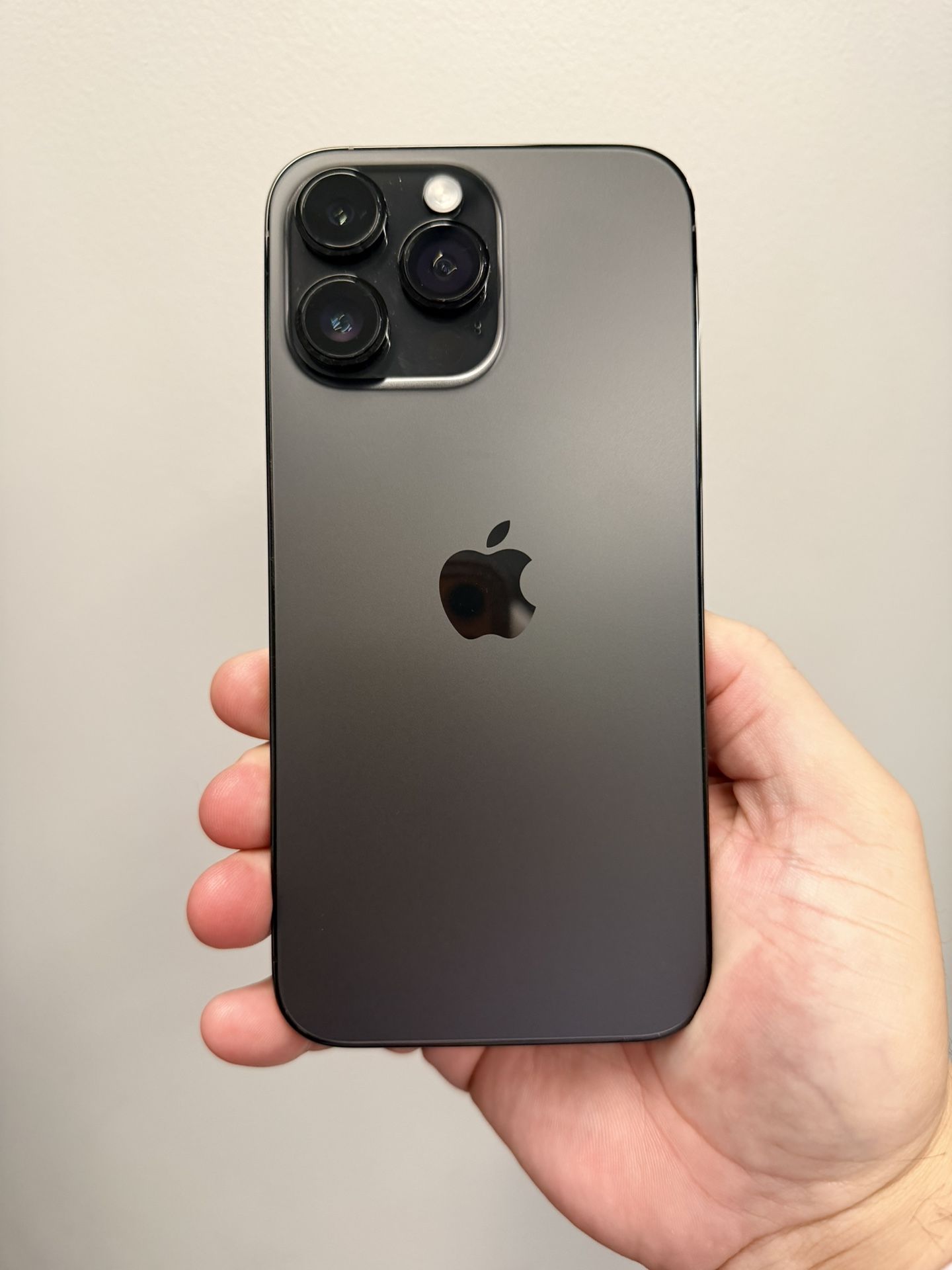 iPhone 14 Pro Max 128 GB, Pristine Condition! Like New!! UNLOCKED use any carrier. Hablo Espanol.