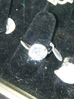 Size 7 ...... 925 cz Diamond Ring.....