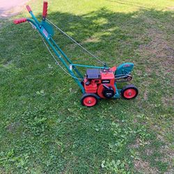 power trim hedger with 3.1/2 Briggs and Stratton motor runs great 