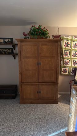 Entertainment Center w/ TV