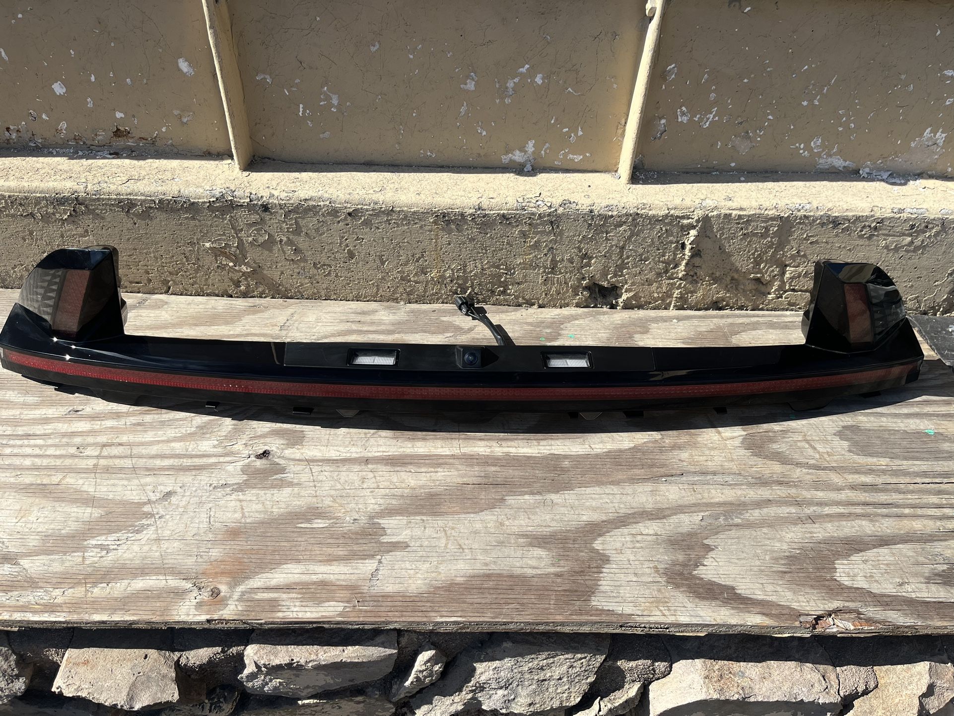 2022-25 HYUNDAI TUCSON LIFGATE LIGHT