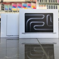 MacBook Air & MacBook Pro M4 & M5 Chip Available ((Take It Home In Payments/ llévatelo a casa en pagos) Only $10 Down 