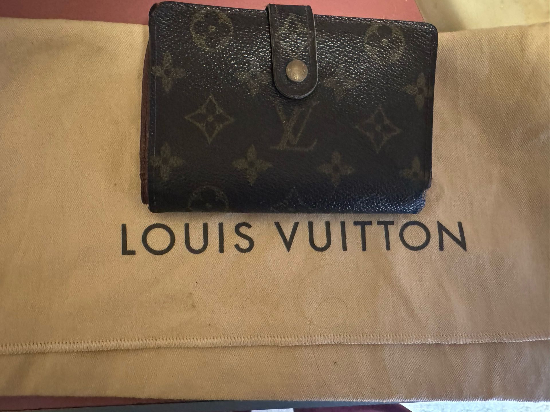 Authentic Louis Vuitton Kiss Wallet