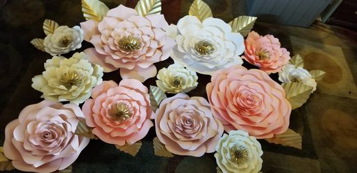 Paper flowers and paper roses. Flores de papel