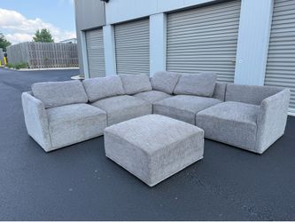 6 Oversized Modular Sectional Couch and Ottoman – FREE Curbside Delivery