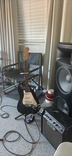 🎸 Squier Stratocaster Affinity Electric Guitar + Line 6 Amp Bundle 🎶