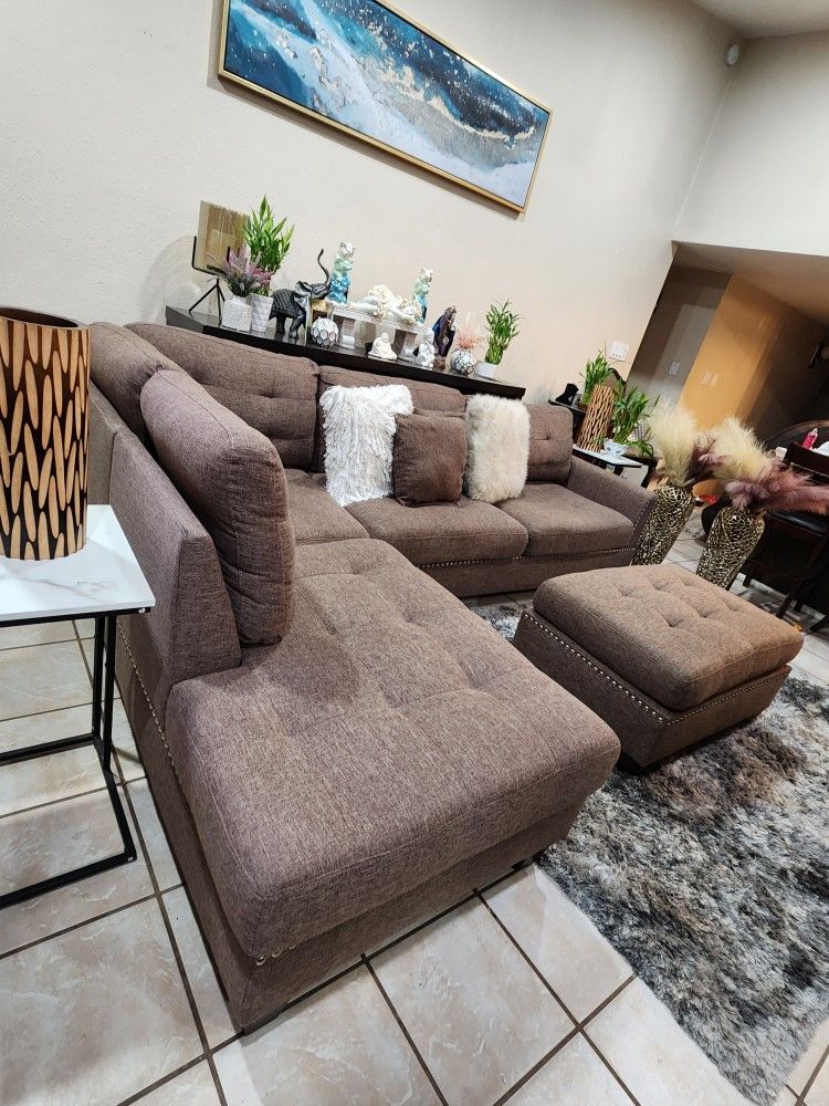 Sofa Sectional Couch With Ottoman In Good Condition🎈🚛👌🚚 FREE DELIVERY 🚚