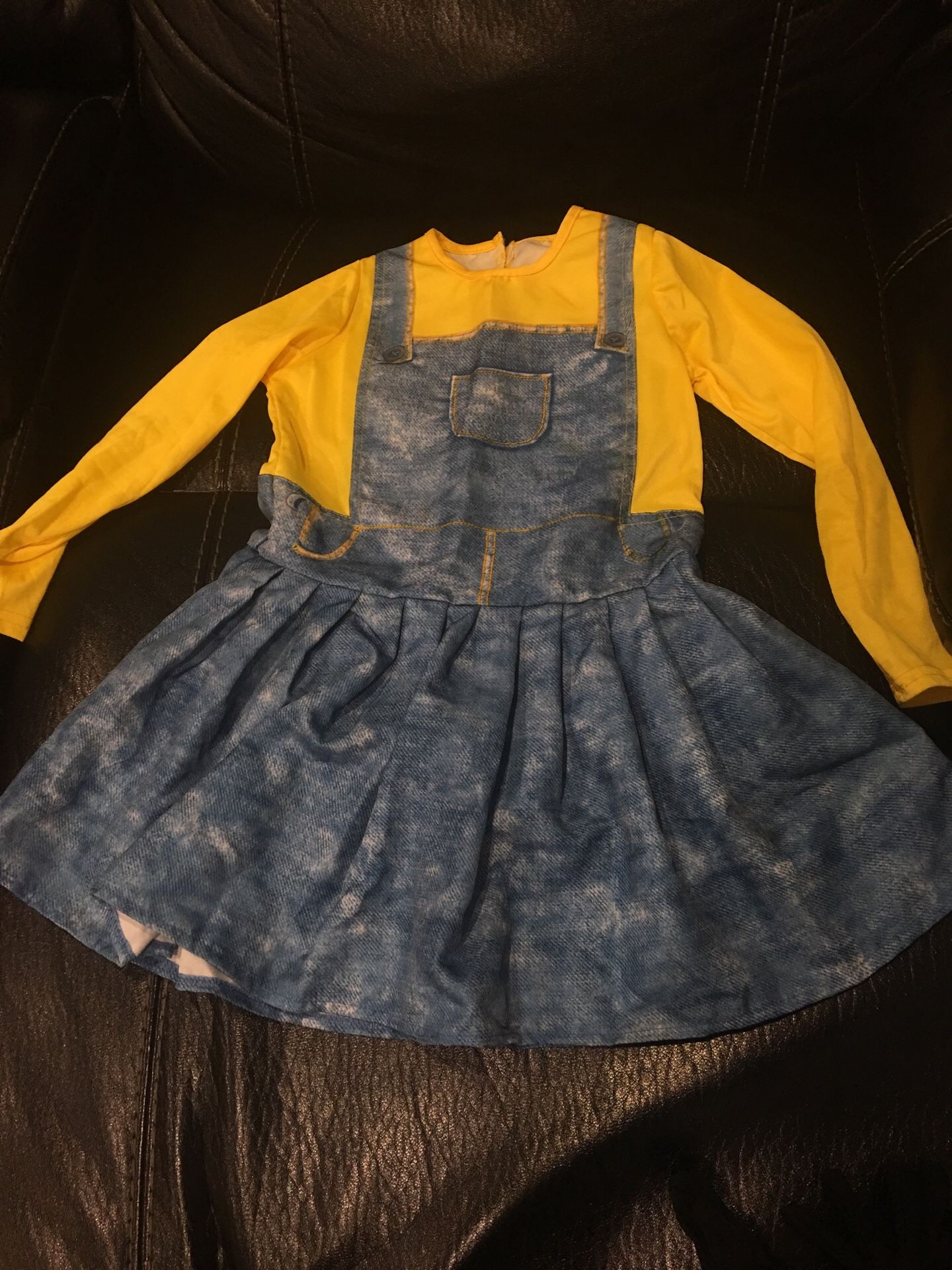 Minion costume for girls. Size: medium in children