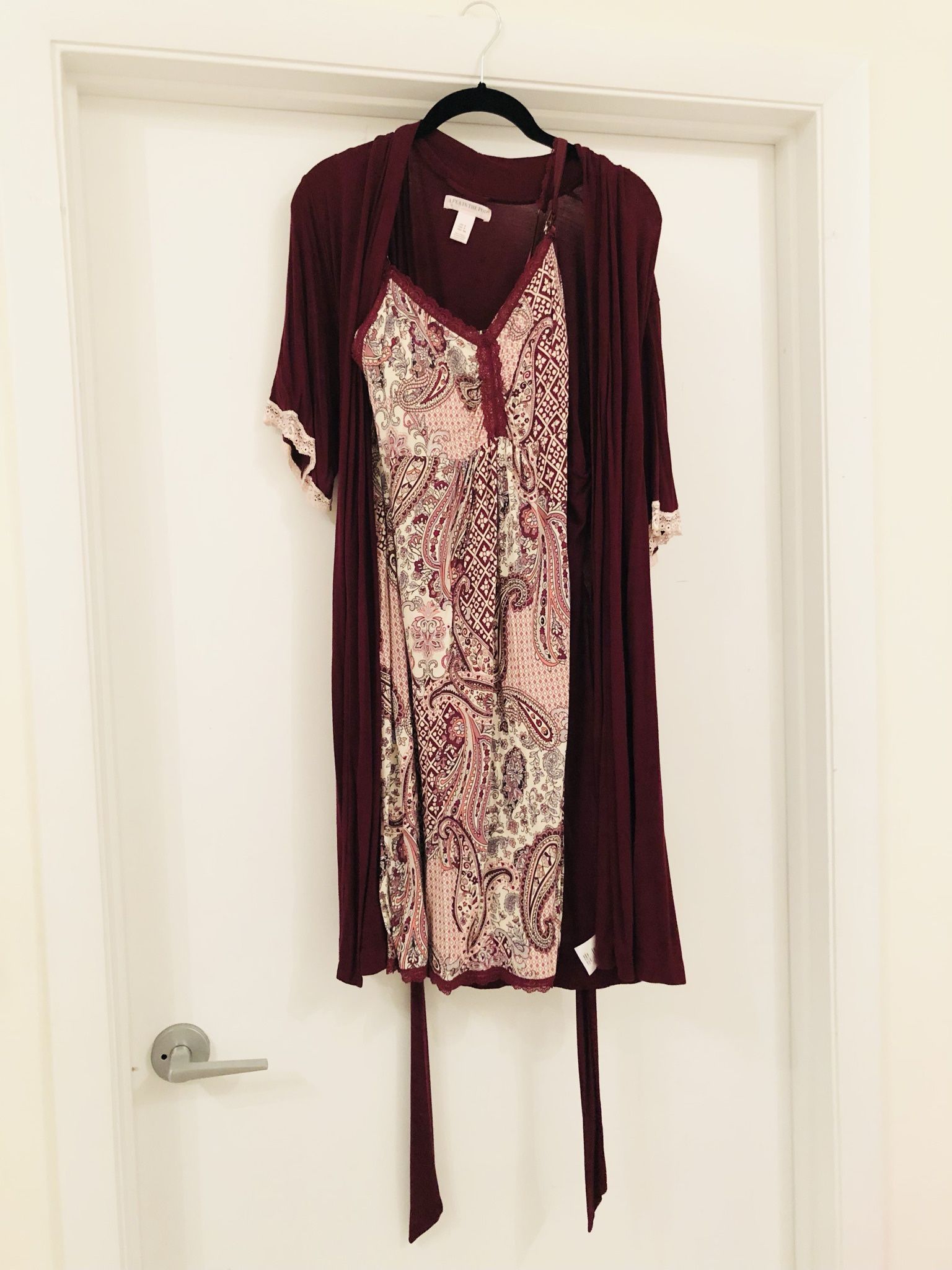“A Pea In The Pod” Nursing Nightgown And Robe Set - Size (S)