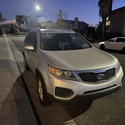 KIA 2012 (Read Description)