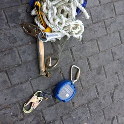 Self Retracting Hoist 