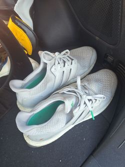 Adidas Ultraboost Spikeless golf shoes
