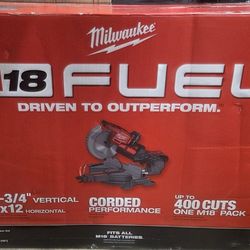 Milwaukee M18 Dual Bevel Sliding Compound Miter Saw Kit