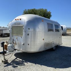 1968  Airstream Caravel Landyacht