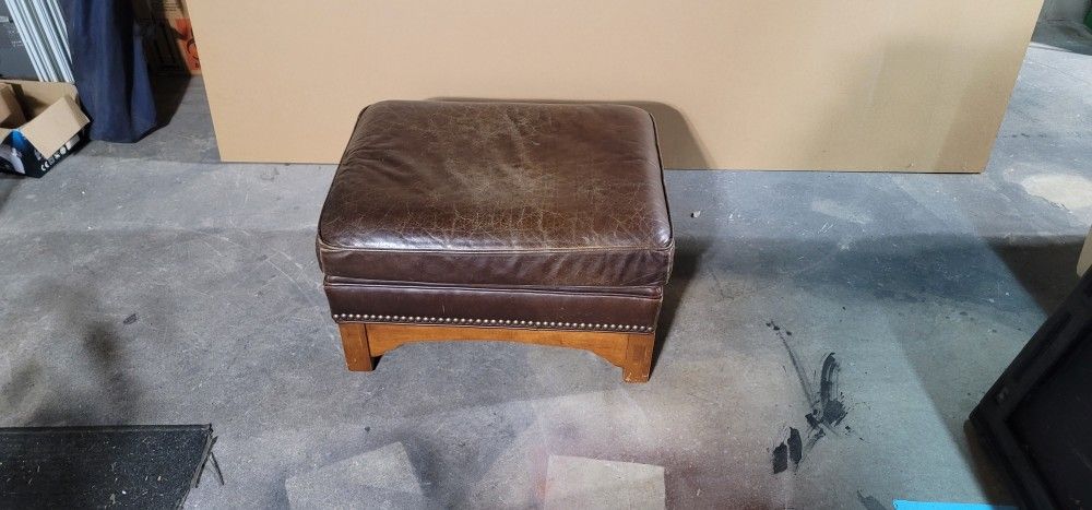 Bob Timberlake Leather Ottoman by Lexington – Solid Wood, Nailhead Trim