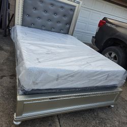 Queen Bed /  Cama Queen