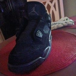 Retro 4 AIR JORDAN BLACK CATS SIZE 11-HAIF 