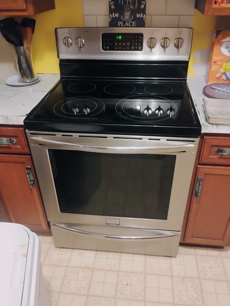 Fridigare Stove