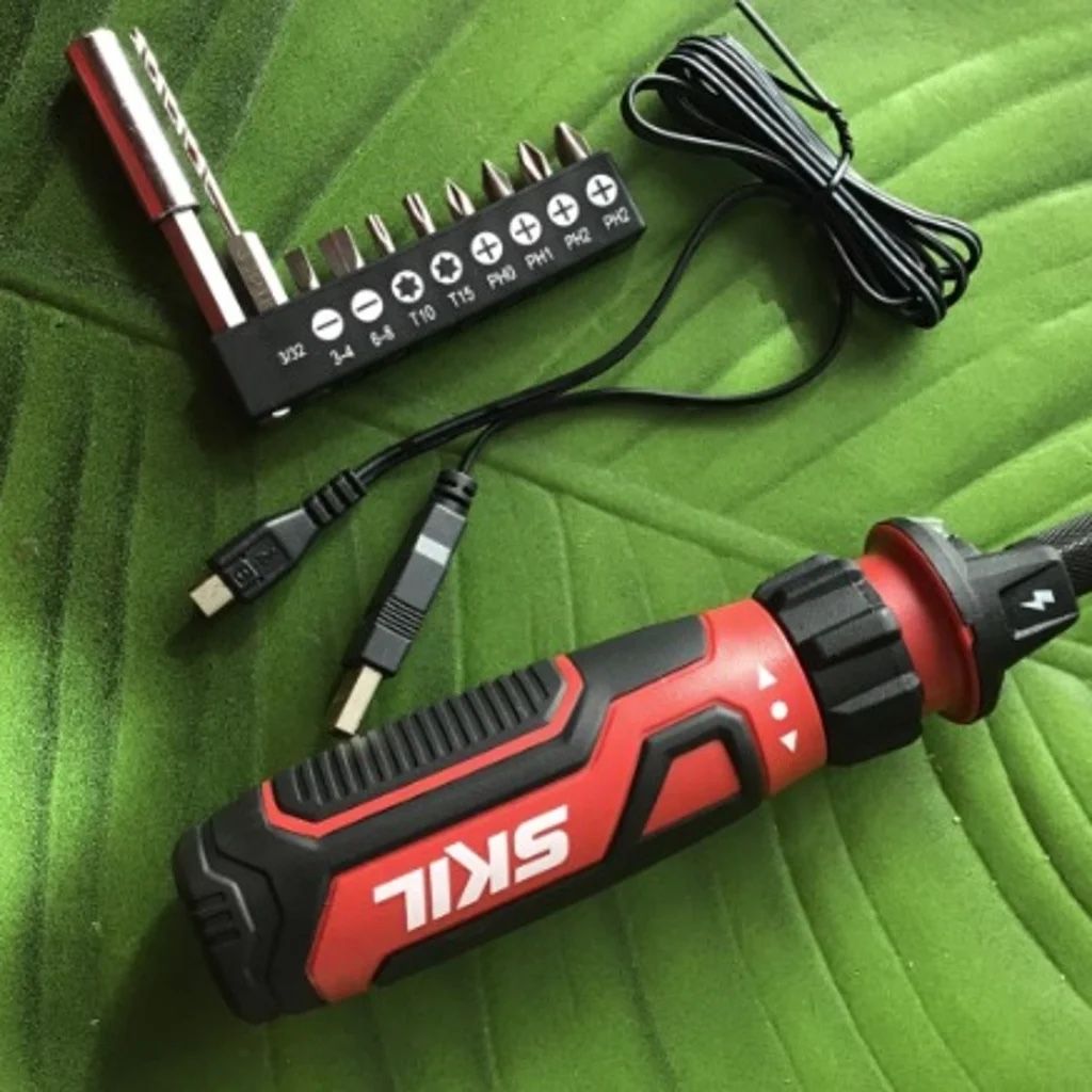 SKIL Rechargeable 4V Cordless Screwdriver with Circuit Sensor Technology