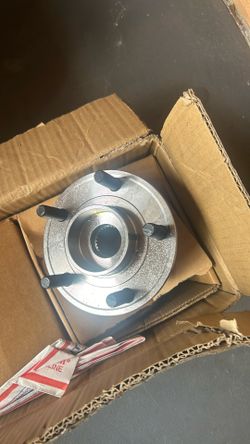 New Front Hubs 5 Lug 4x4 $50 Pair