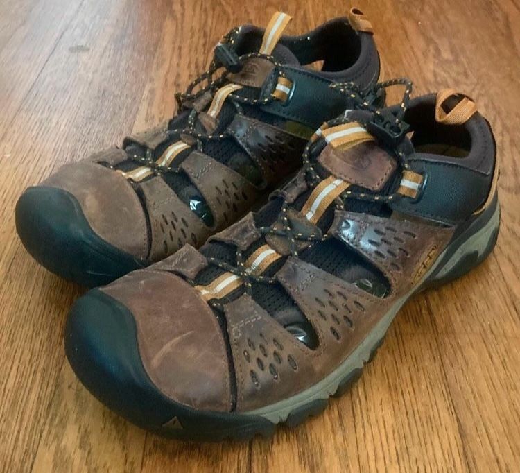 KEEN HIKING SHOES
