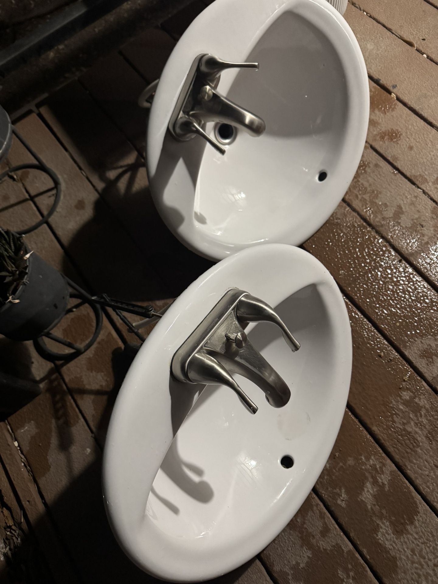 2 Sinks