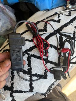 Quad Lock  phone charger
