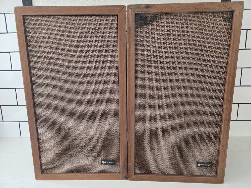 CRITERION 77 SPEAKERS 30 WATT 99-02321WX H. F. RANGE 8 OHM WOOD 1972