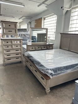 Modern beautiful bedroom set ✨
