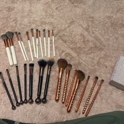 25 Variety Brushes 