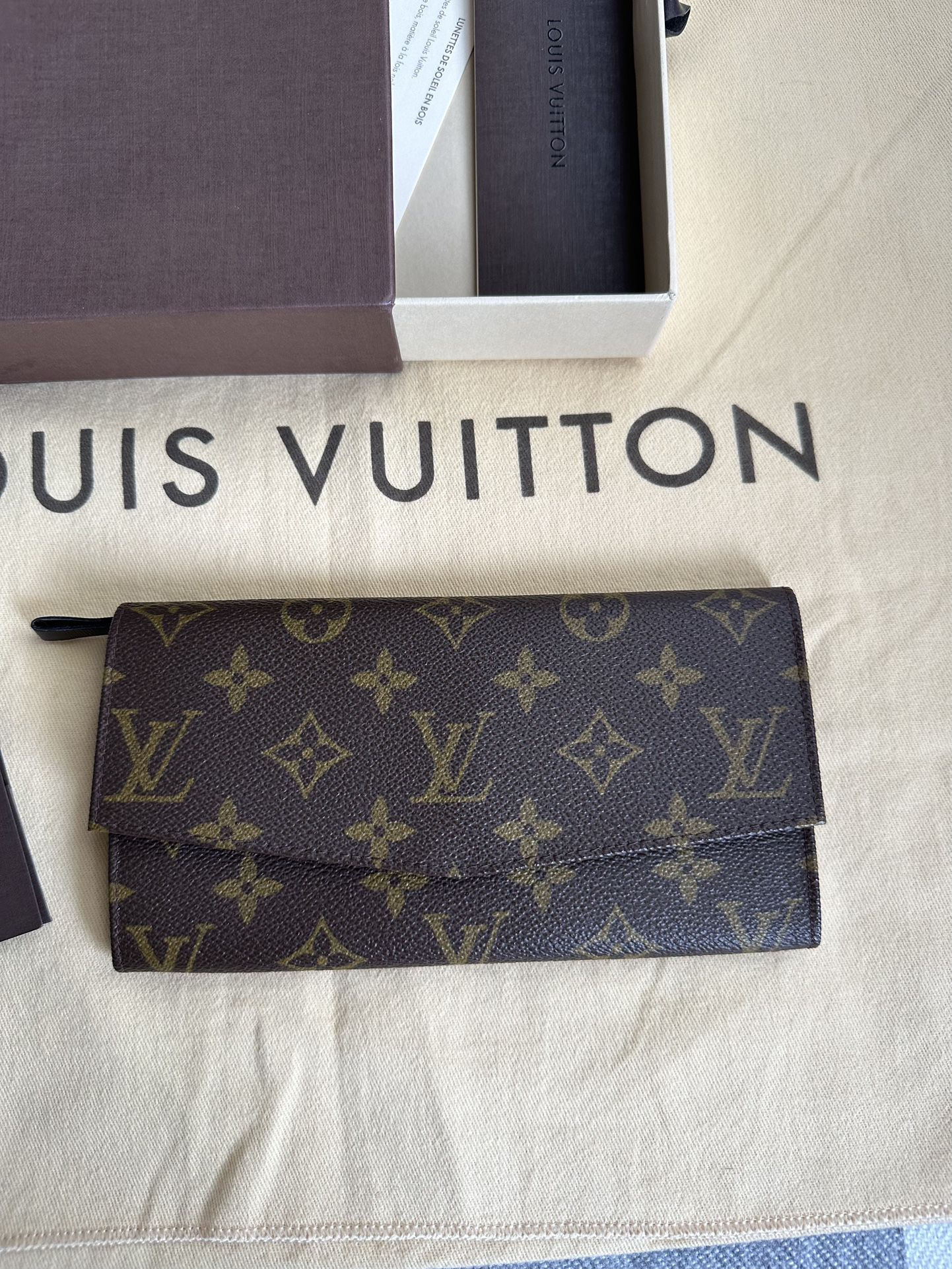 Louis Vuitton Wallet Slim Card Holder or Front Pocket Wallet LV Billetera  for Sale in Los Angeles, CA - OfferUp