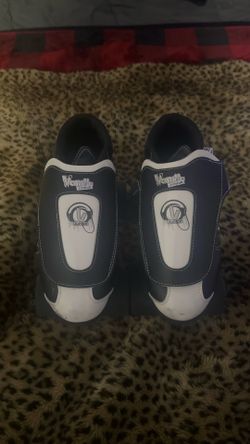 tuxedo vanilla skates