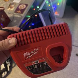 Milwaukee Charger M12