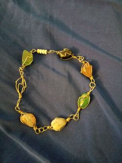 Bracelet (missing 1 stone)